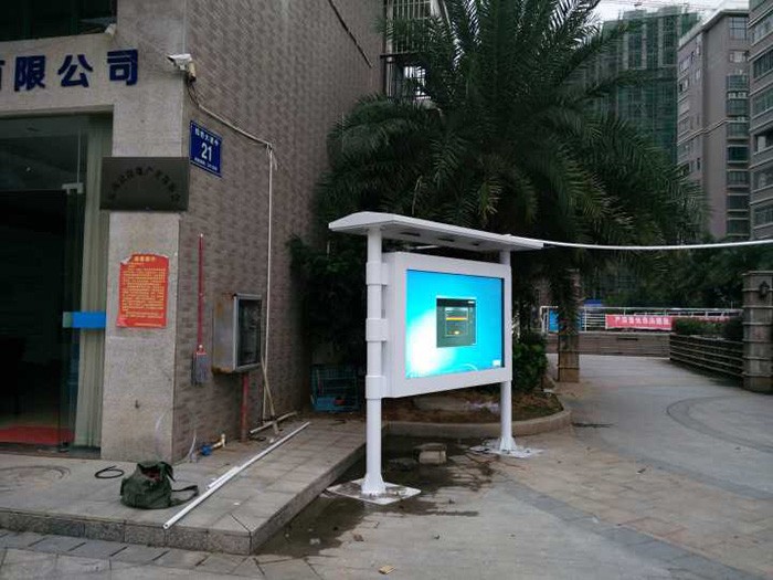 江西省定南小区82寸横屏户外广告机完成验收